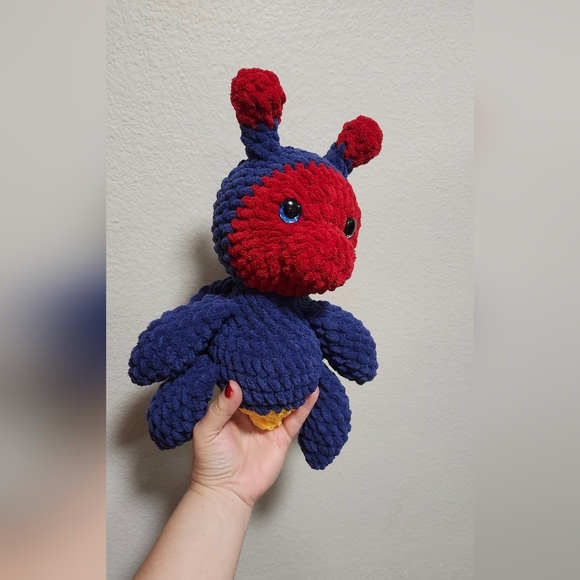 Handcrafted plushie, crochet lightning bug - Picture 3 of 6